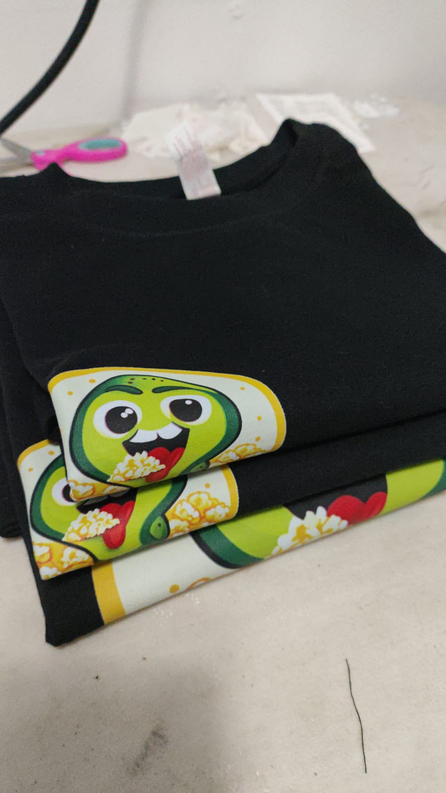 Camisetas oficiales con logo de Guacamolo
